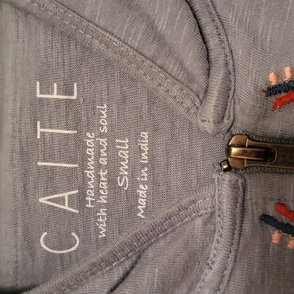 NWT CAITE embroidered hoodie. - Picture 4 of 9